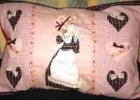cuscino appliqué ragazza con fiori