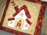 cuscino appliqué casetta con fumo di cuori